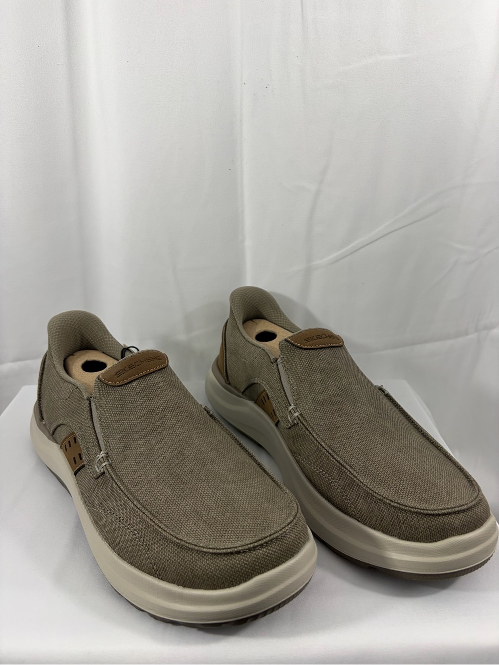 NWT Skechers Men’s Size 7.5 Slip-On Canvas Loafers in Taupe